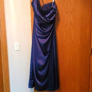 David's Bridal Bridesmaid Dress in Marine Blue Size:22
